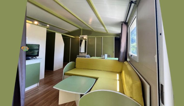 interieur chalet atlantis jura camping piscine.jpg